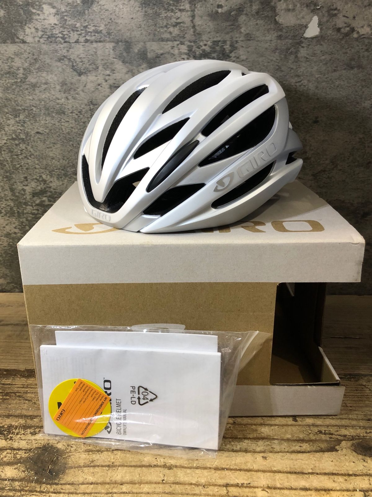 JQ 099 ジロ GIRO シンタックス SYNTAX MIPS ヘルメット 白 M 製 ASIAN FIT