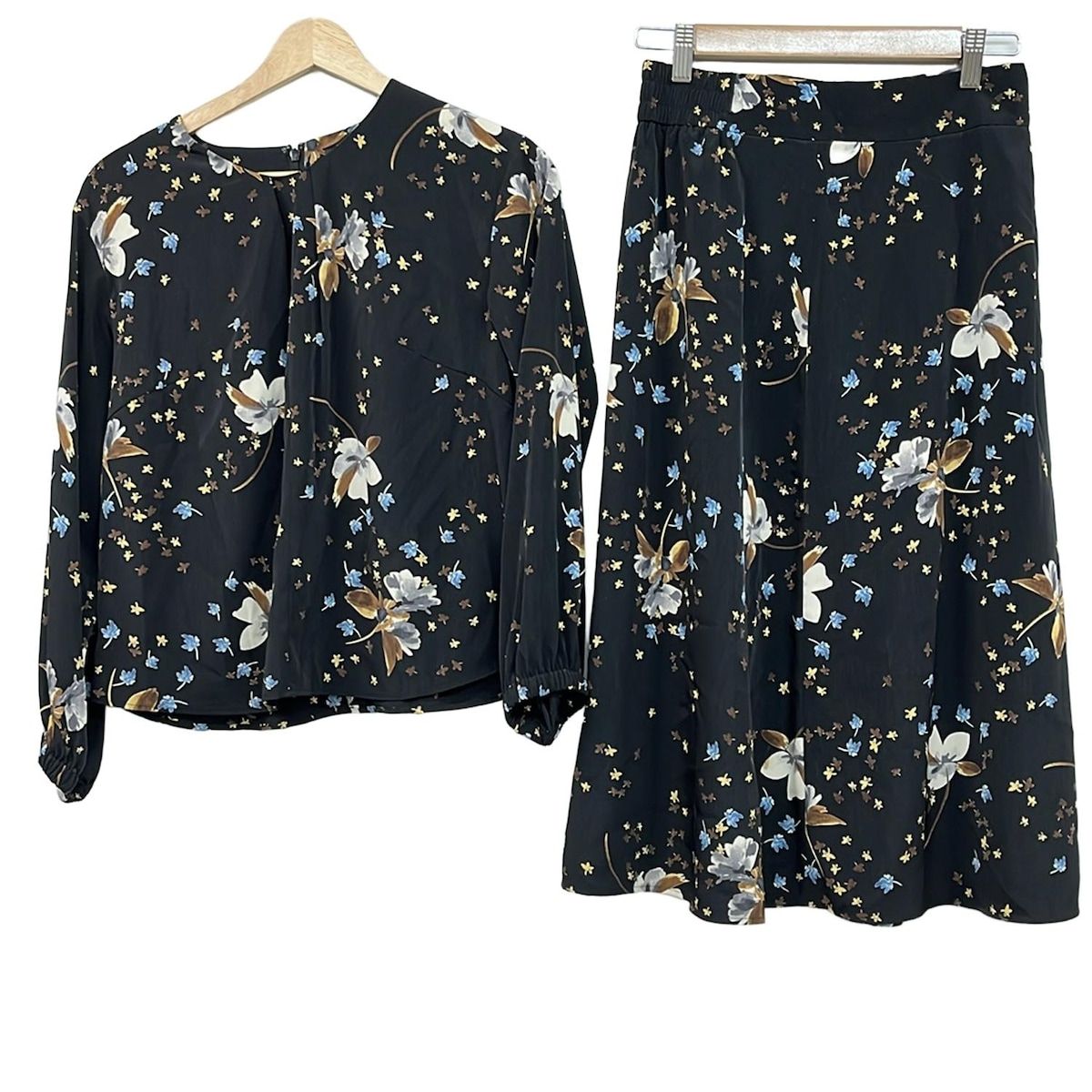 ReFLEcT リフレクト スカートセットアップ レディース - 黒×ダークブラウン×マルチ 花柄 袖口ゴム