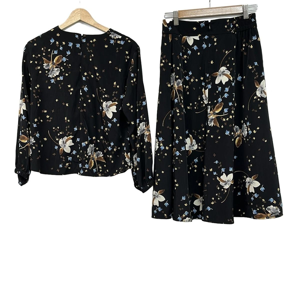 ReFLEcT リフレクト スカートセットアップ レディース - 黒×ダークブラウン×マルチ 花柄|袖口ゴム