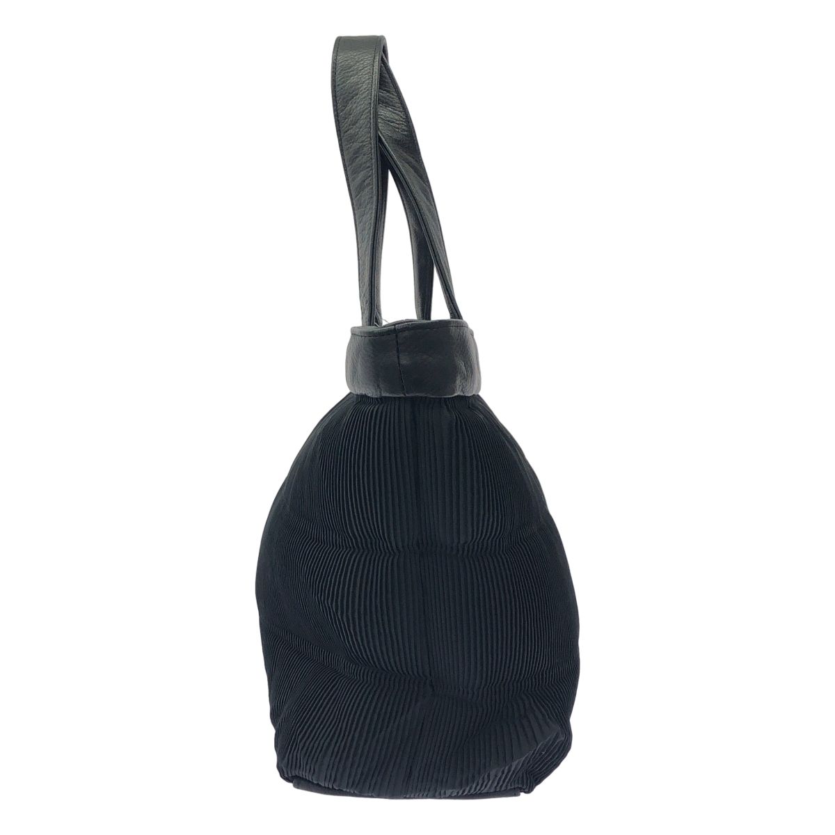 ISSEY MIYAKE イッセイミヤケ レザーハンドルプリーツトートバッグ 