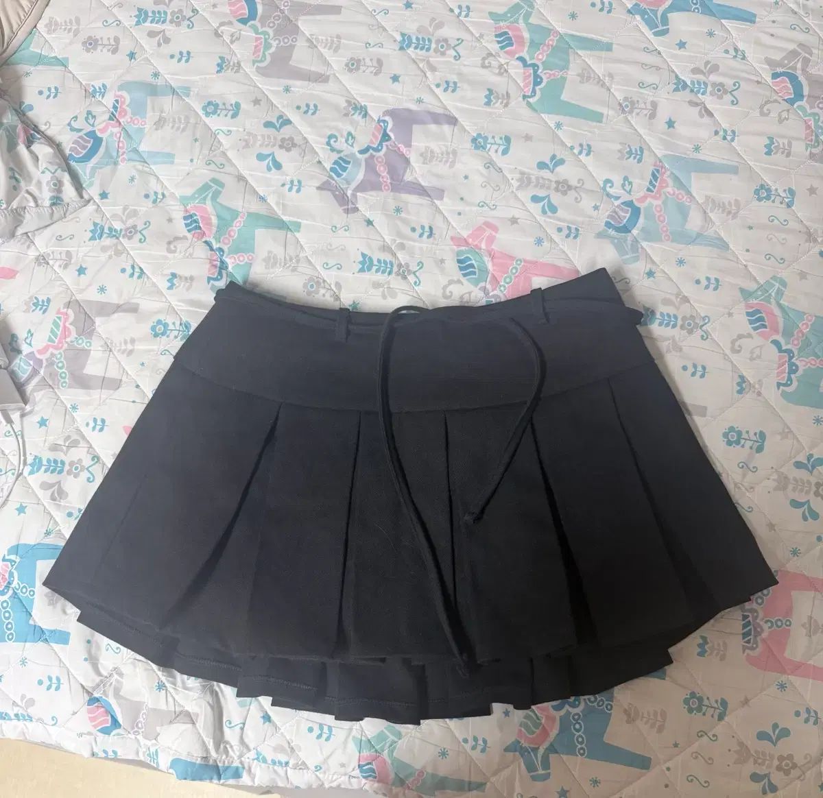 クリシアー LOVE YOURSELF 承 Her 깅 リー リボン プリーツ スカート ブラック M