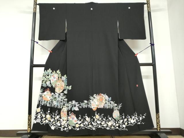 平和屋着物●豪華黒留袖　作家物　駒刺繍　陶器草花文　金彩　正絹　逸品　DAAZ7040ud 平和屋着物○豪華黒留袖 作家物 駒刺繍 陶器草花文 金彩 正絹 逸品