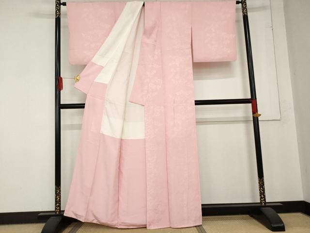 上質な色無地 草花地紋