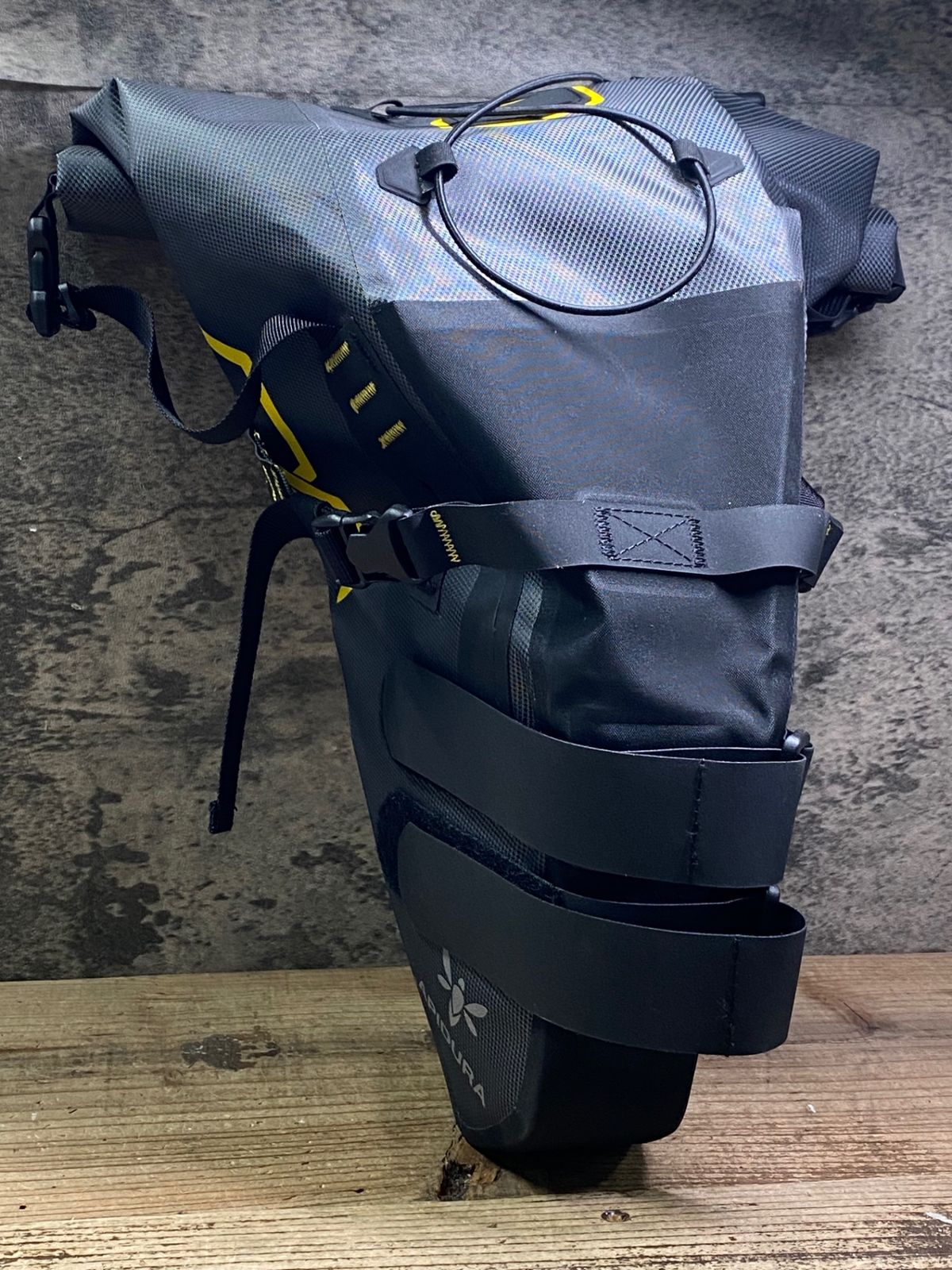 JN 651 アピデュラ APIDURA エクスペディション サドルバック 14 L