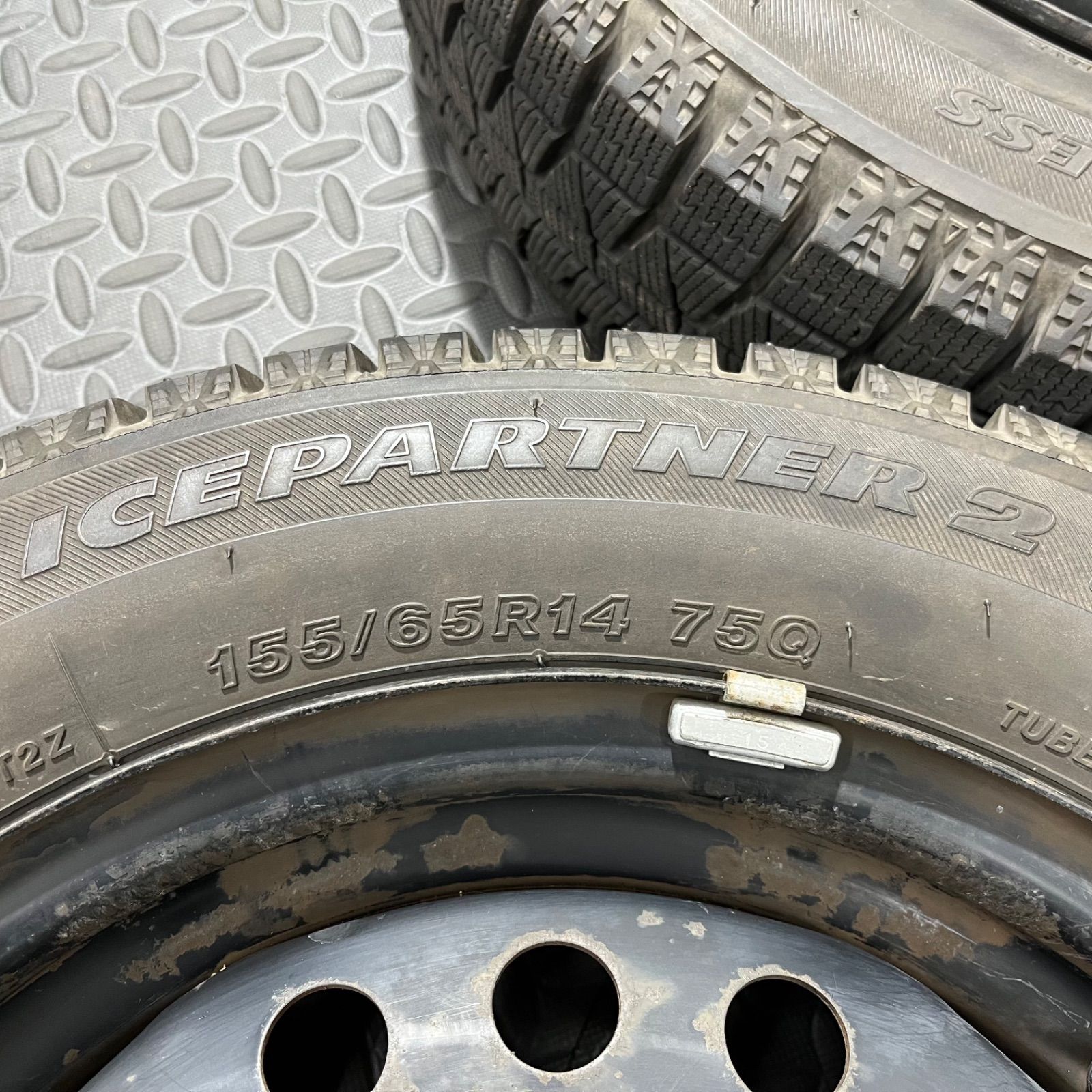 スタッドレスタイヤ 冬タイヤ