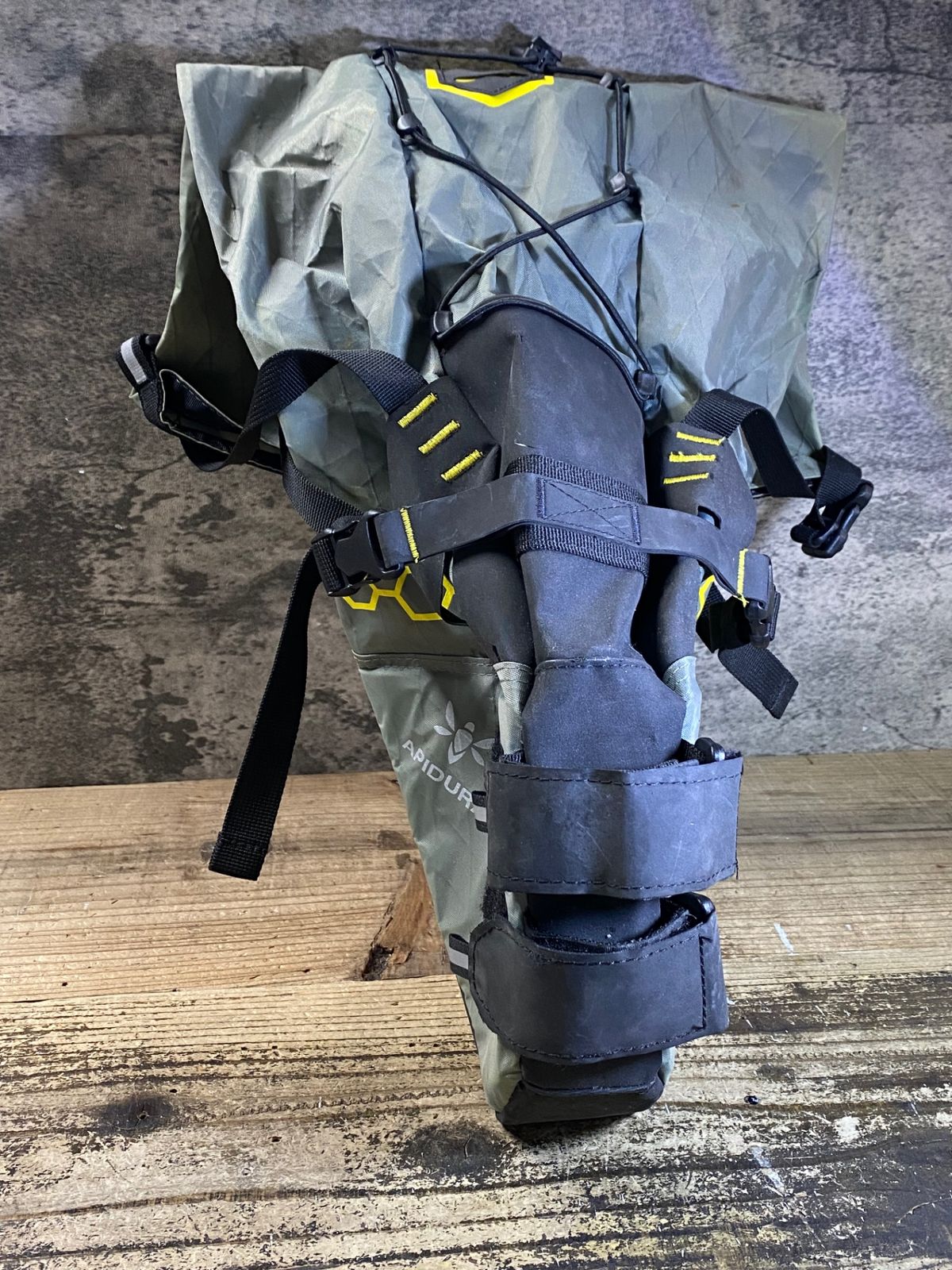 JP 021 アピデュラ APIDURA サドルバッグ グレー 汚れ