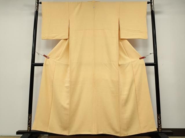 平和屋着物 上質な色無地 立波舞花地紋 淡香色 正絹 ut