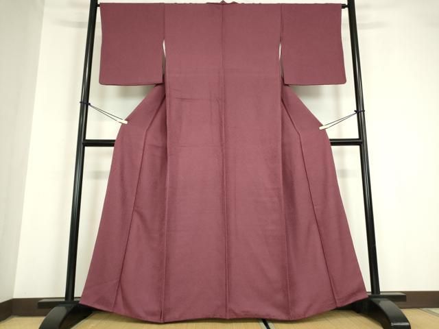 平和屋着物 上質な色無地 紋意匠 暗紅色 正絹 az
