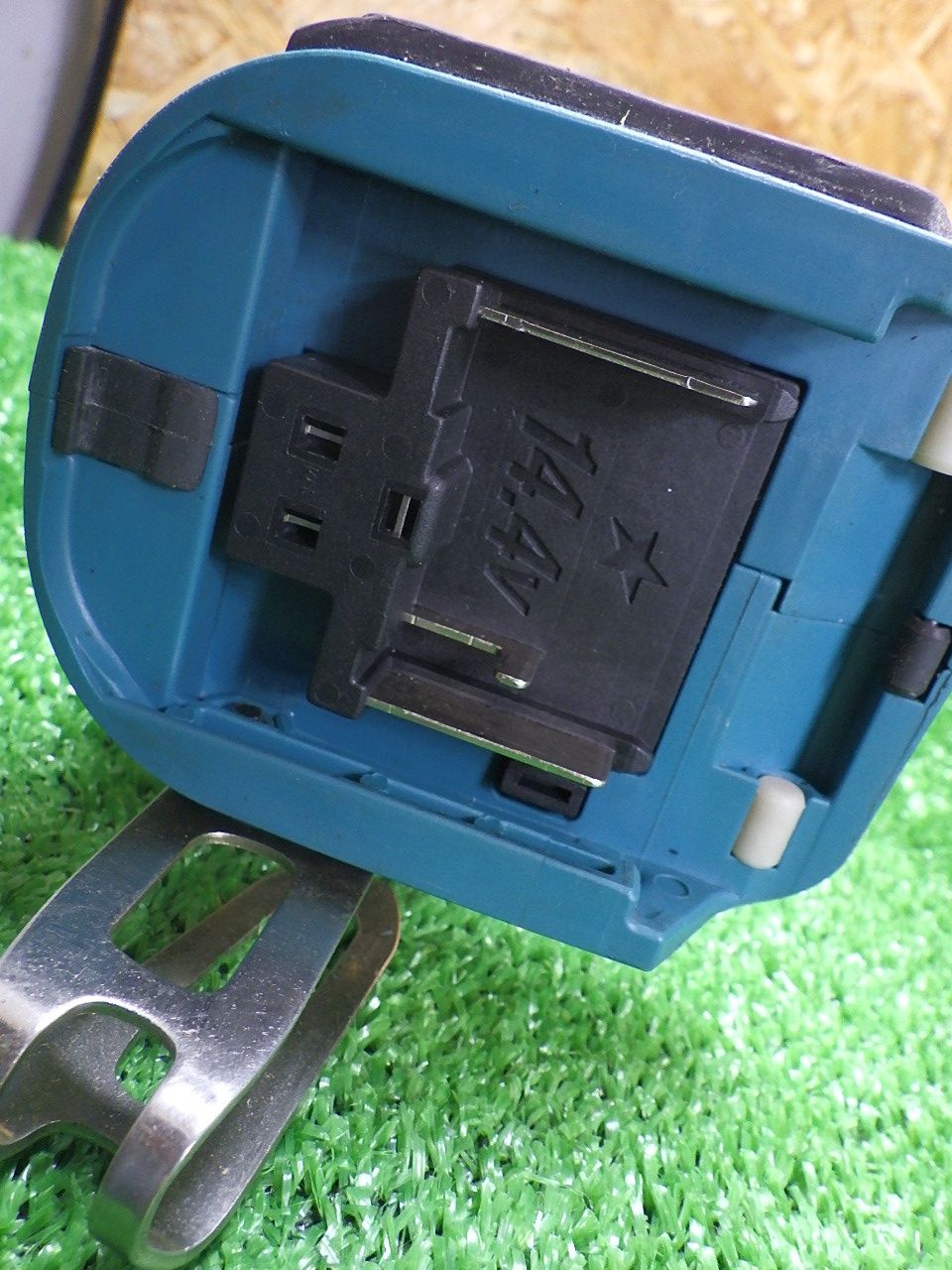 バッテリーと充電器付き