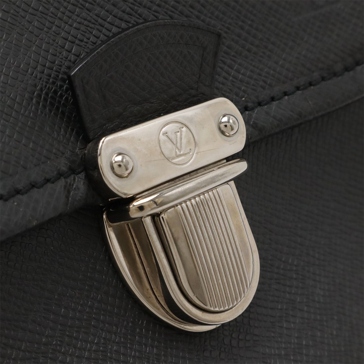 LOUIS VUITTON ルイ ヴィトン タイガ アレクセイ ショルダーバッグ