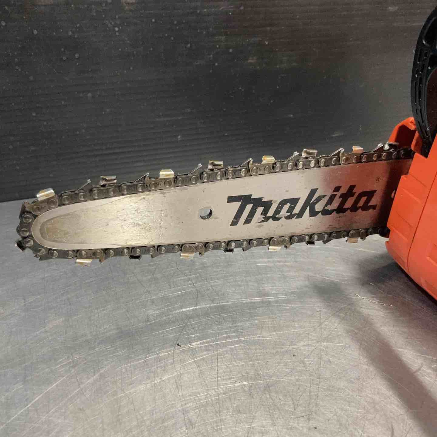 充電式チェンソー 18