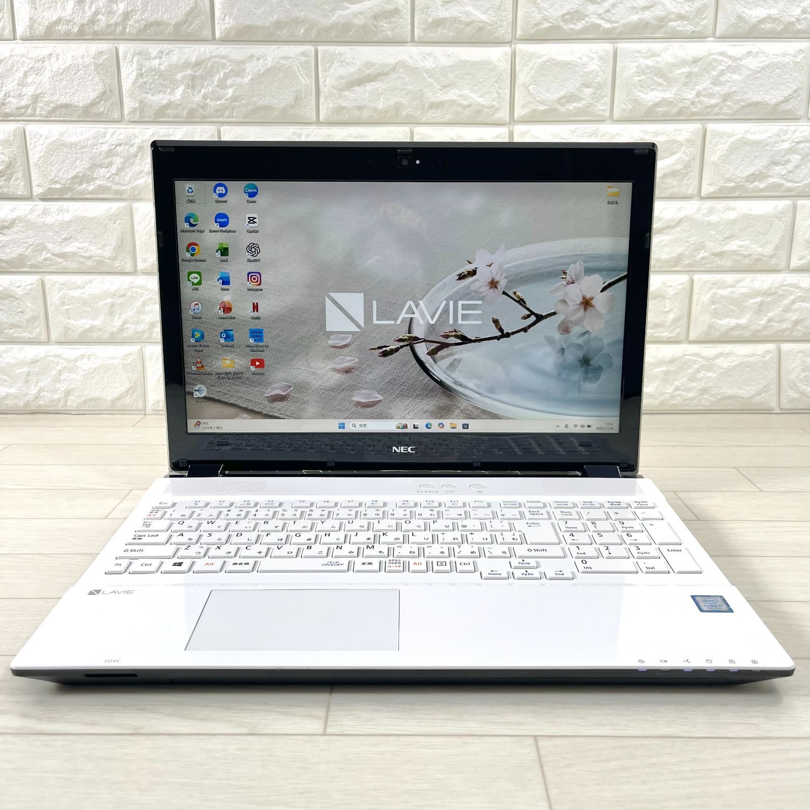 美品NEC/LAVIE/最新Win11搭載/新品爆速SSD256G/メモリ4G 【公式通販】