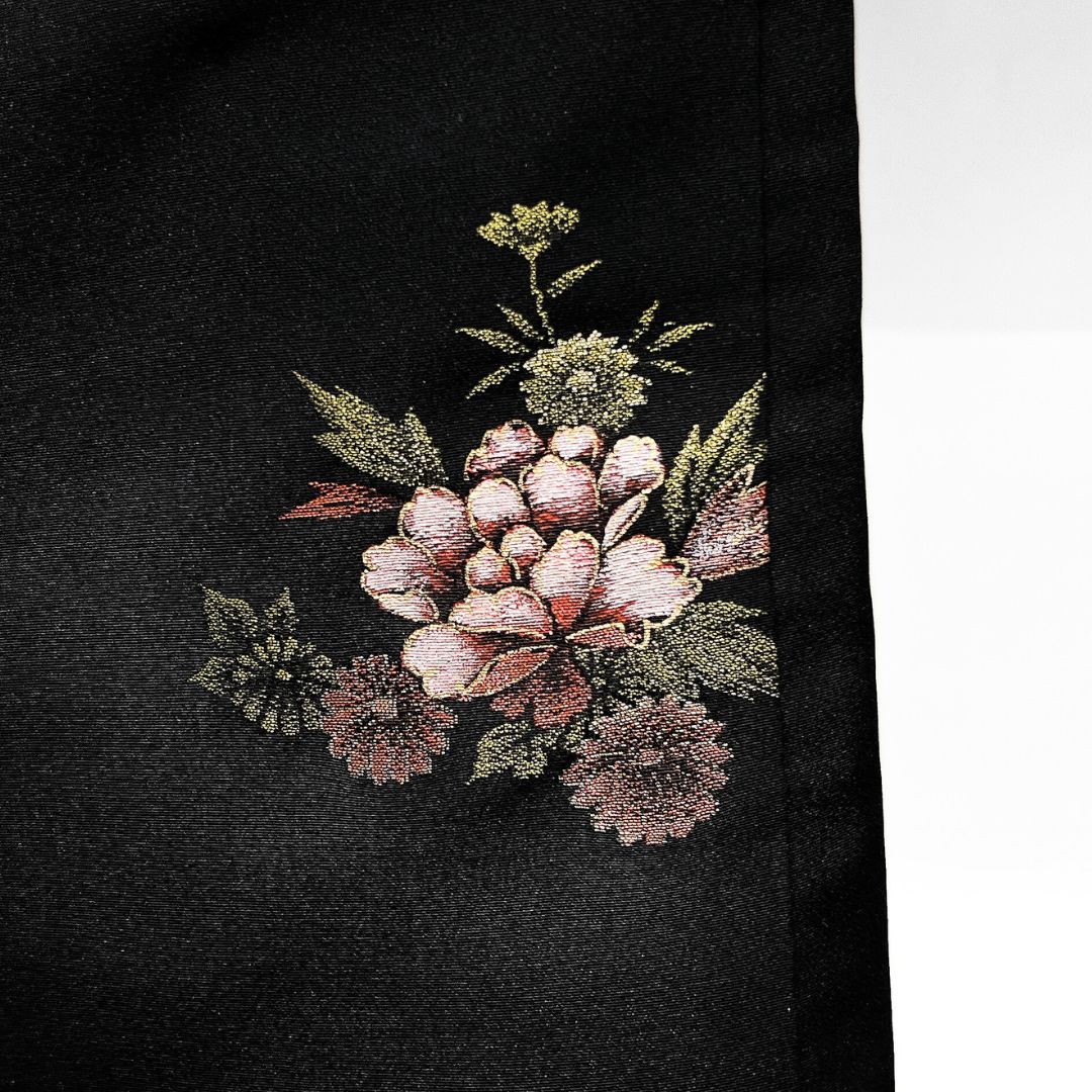 黒羽織 花模様 漆 金糸 牡丹 菊 黒地 着物 115b d ms