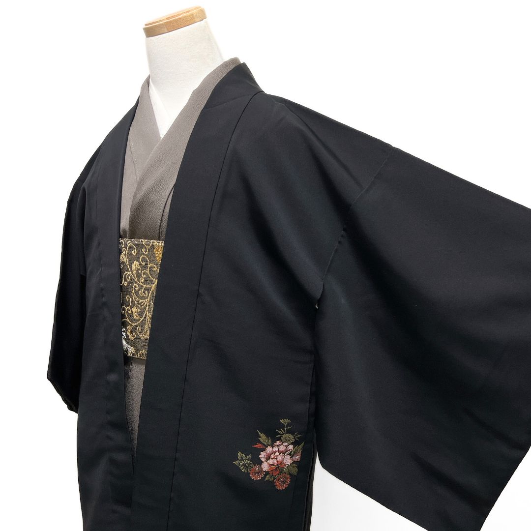 黒羽織 花模様 漆 金糸 牡丹 菊 黒地 着物 115b d ms - メルカリ