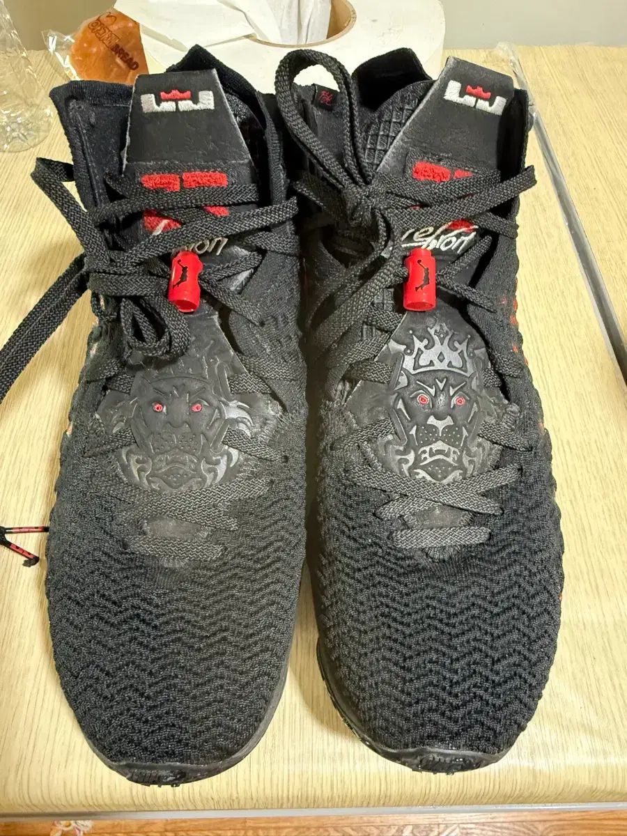 NIKE レブロン 17 ブラック レッド バスケシューズ 280 mm 実寸 270 275