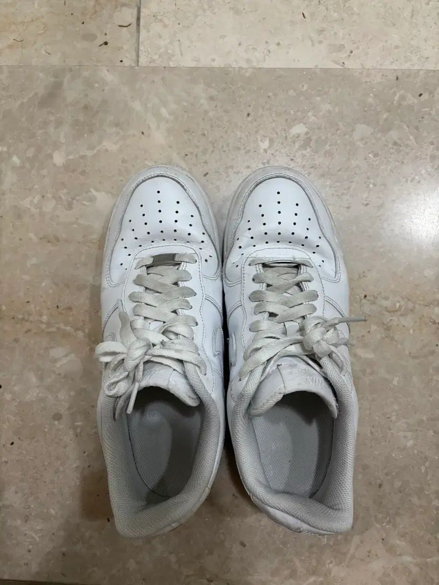 ナイキ エアフォース1 オールホワイト スニーカー