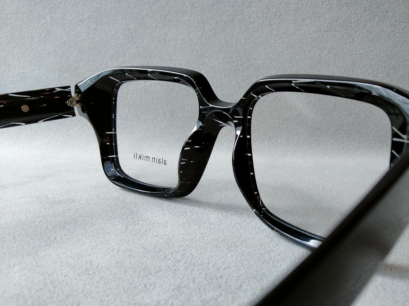 alain mikli paris（アランミクリ）『A03538』Col.002/BLACK RHOMBUS