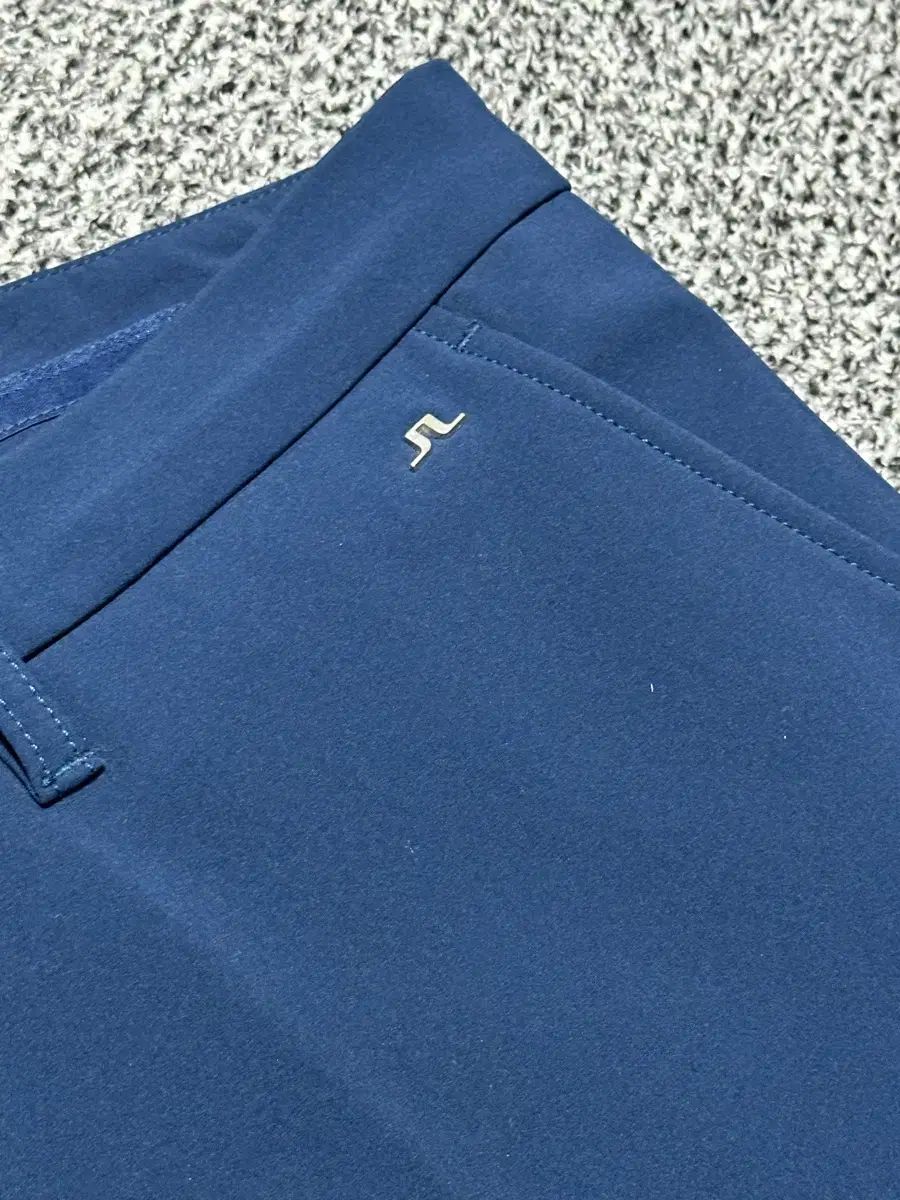 ネイビー ズボン