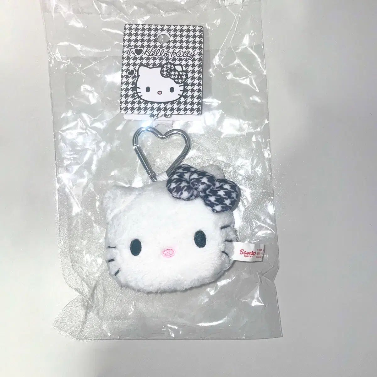 サンリオ ホワイトフリル ぬいぐるみ マスコットホルダー ハローキティ