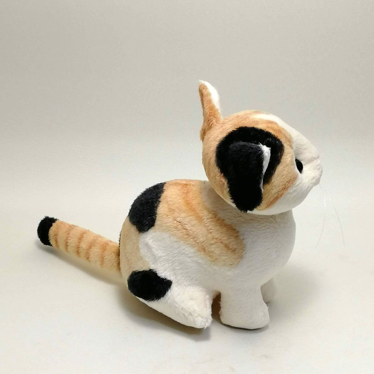 三毛猫ぬいぐるみ ねこにゃ三毛