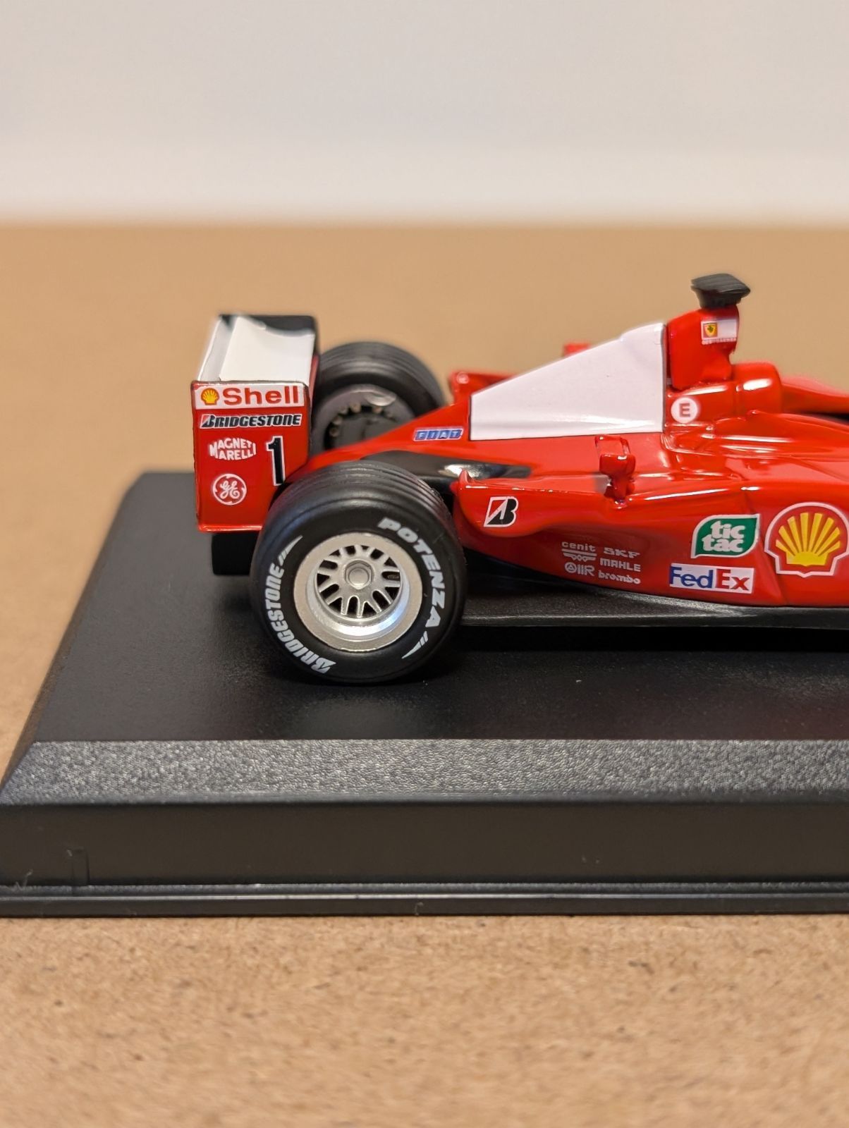 1/43フェラーリF2001ミハエル・シューマッハ - メルカリ