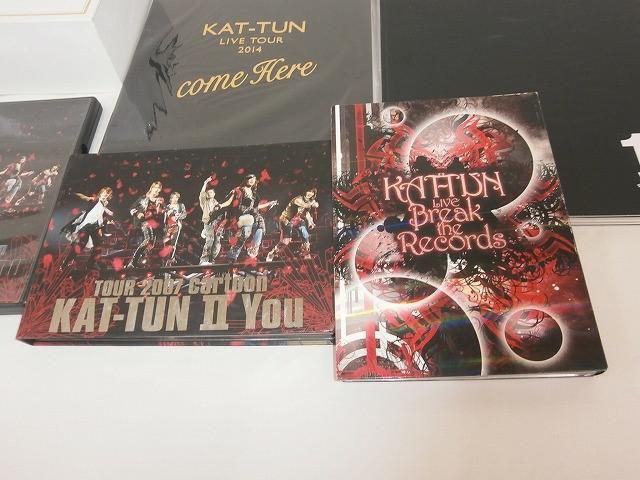 KAT-TUN CD DVD グッズ セット 中古品 KAT-TUN 亀梨和也 のみ ツアーグッズ 他 パンフレット DVD CD