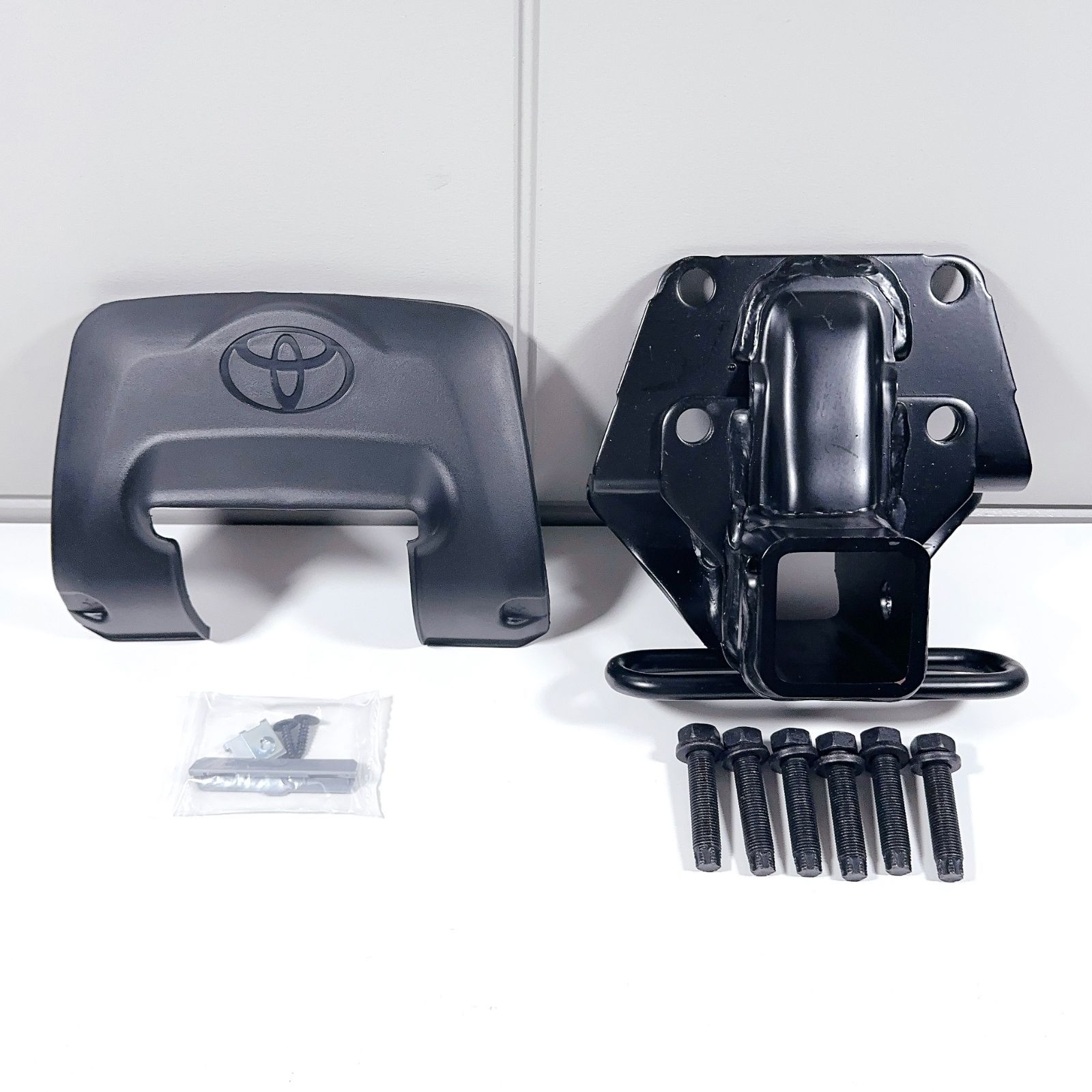 海外トヨタ純正】プラド ヒッチメンバー カバー セット 前期中期