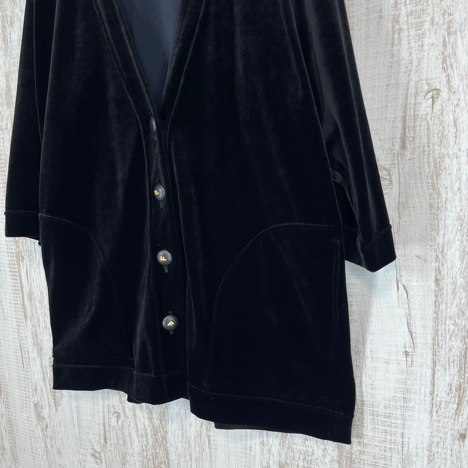 FOXEY RABBITS フォクシーラビッツ ロゴボタン Vネック ベロア