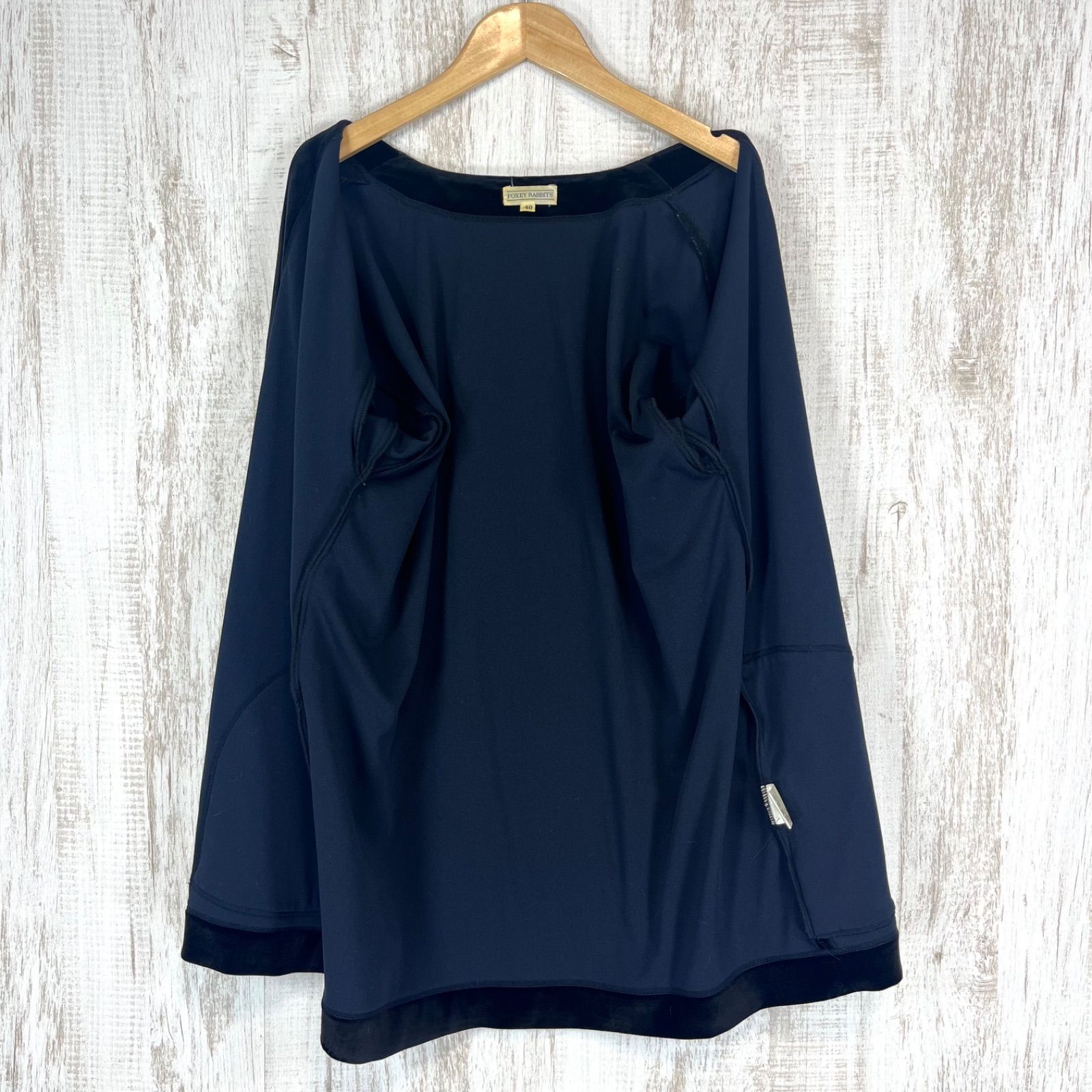 FOXEY RABBITS フォクシーラビッツ ロゴボタン Vネック ベロア