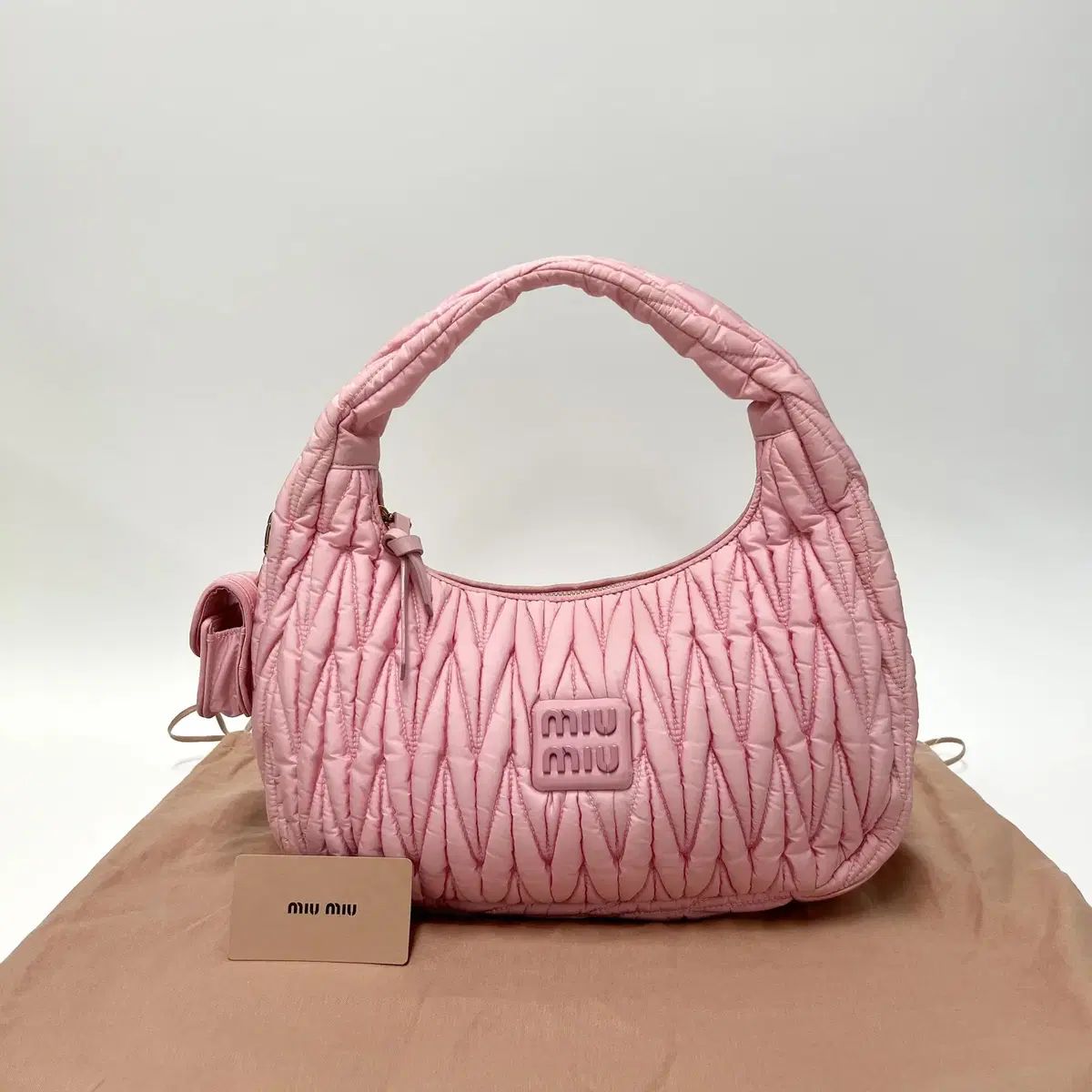 パピーズ MIU ミュウミュウ ワンダー マトラッセ ナイロン HOBO BAG ピンク