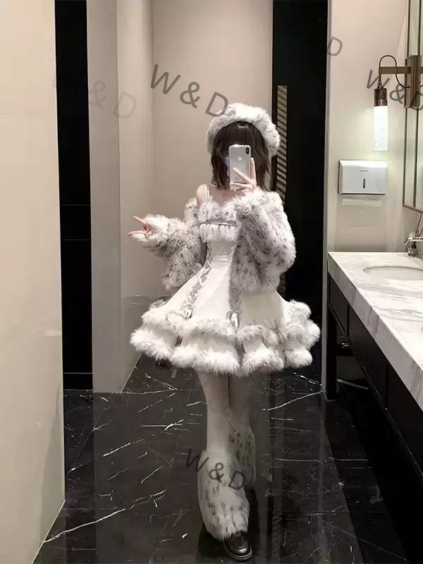 冬 ホワイトムーン 雰囲気 ふわふわコート ロリータ ドレス 刺繡 パフスリーブ フォーマル パーティー ギフト 月明かりのように柔らかな輝きを放つ 上質なファーと精巧な刺繍が魅せるロリータドレス