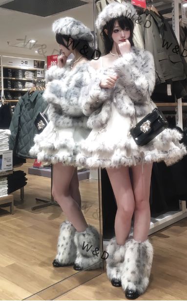 冬 ホワイトムーン 雰囲気 ふわふわコート ロリータ ドレス 刺繡 パフスリーブ フォーマル パーティー ギフト 月明かりのように柔らかな輝きを放つ 上質なファーと精巧な刺繍が魅せるロリータドレス