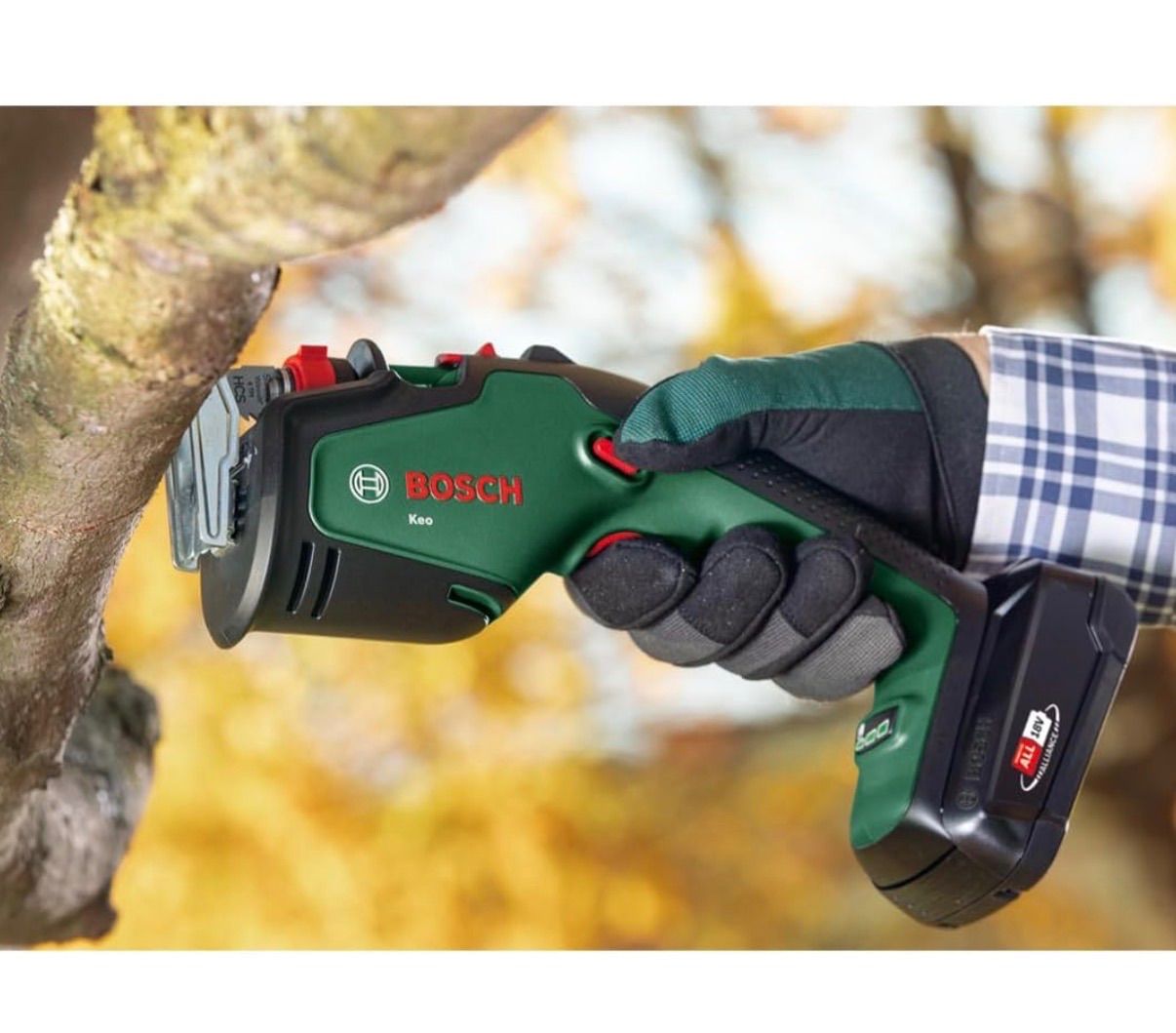 ボッシュ BOSCH コードレスのこぎり 18 V 2.5 Ahバッテリー 充電器付 KEO 118