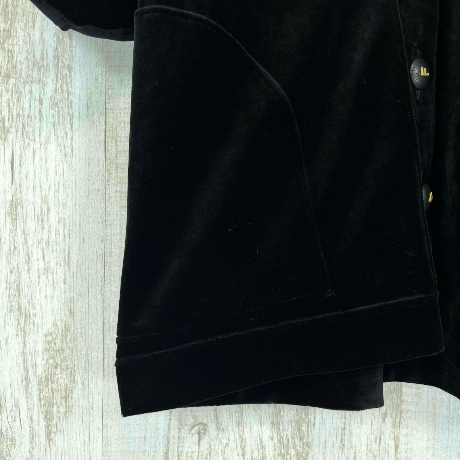 FOXEY RABBITS フォクシーラビッツ ロゴボタン Vネック ベロア