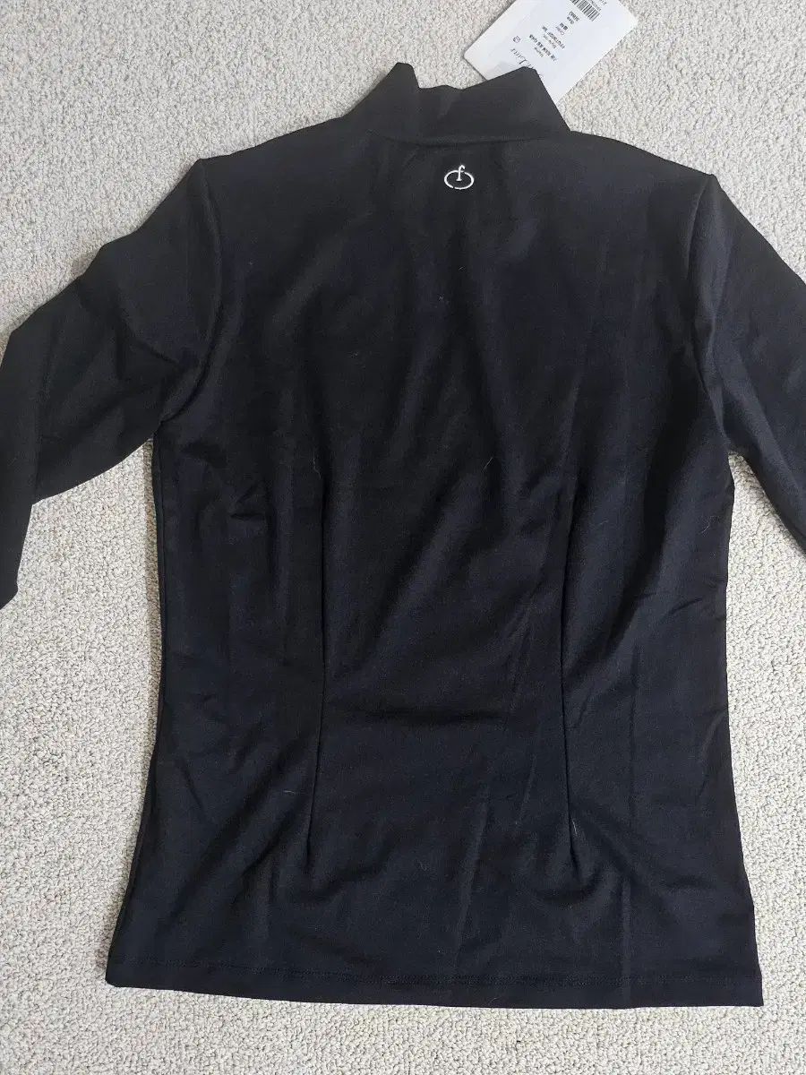 基本 ハーフネック