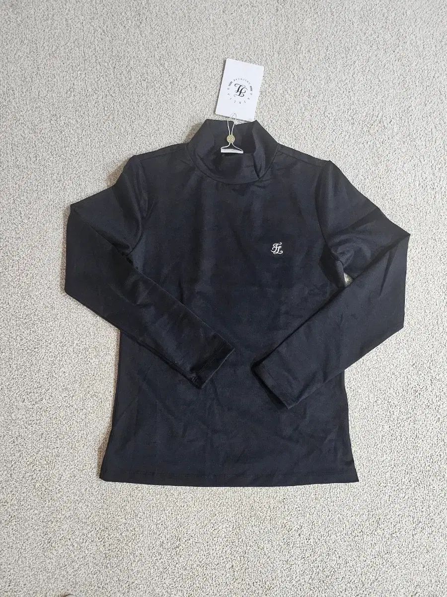 スリット Tシャツ