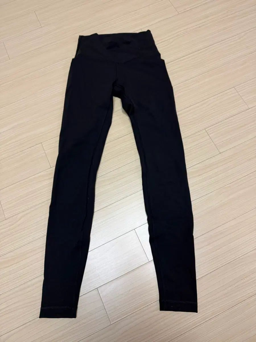 4 lululemon ワンダー黒鉄のミステリートレイン 25インチ レギンス