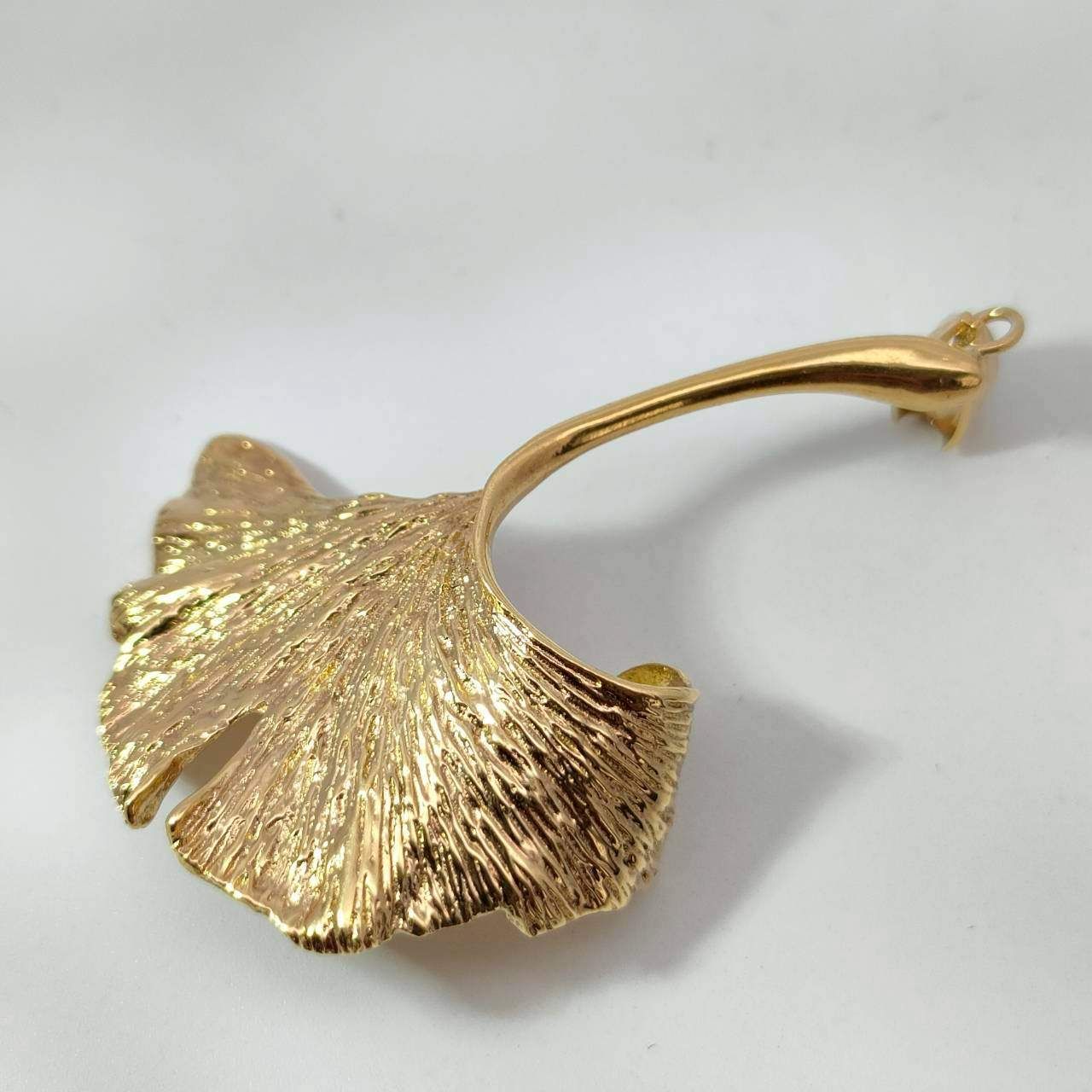 18金 K 18 イチョウの葉 デザインネックレストップ 男女兼用 3 9 g D 702