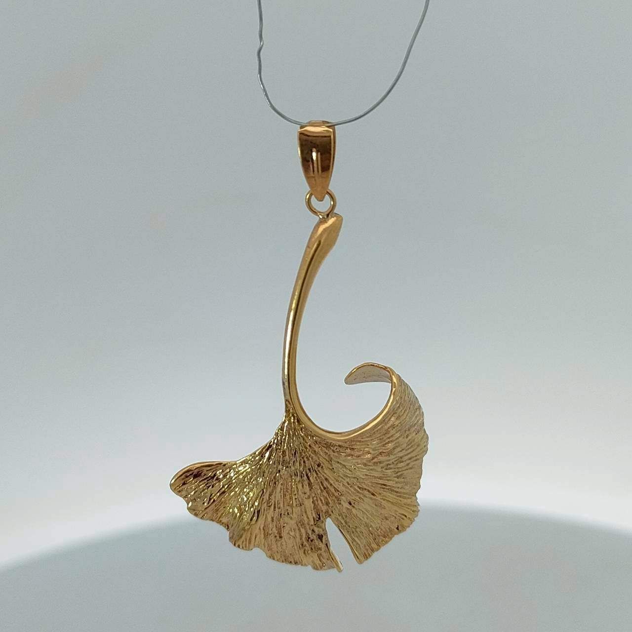 18金 K 18 イチョウの葉 デザインネックレストップ 男女兼用 3.9 g D 702