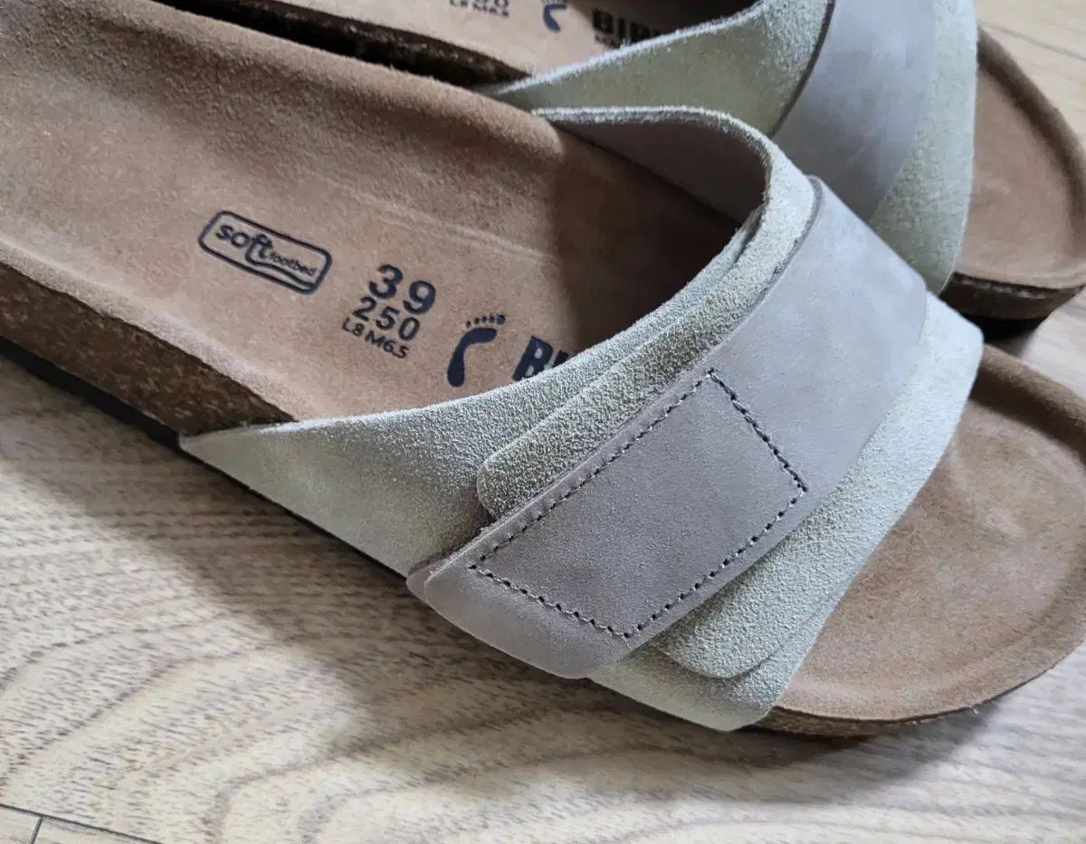 ビルケンシュトック バックル スウェード