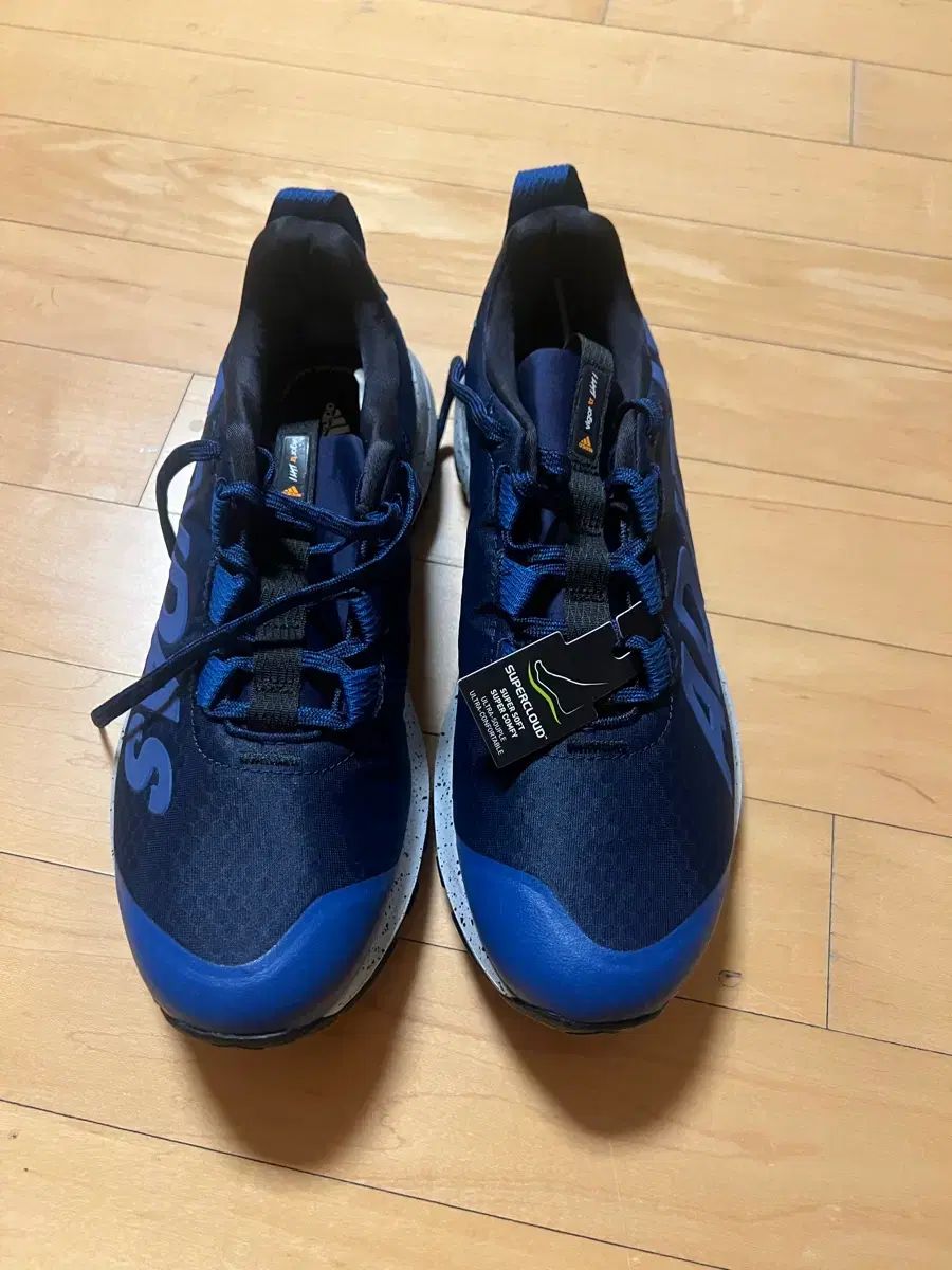 アディダス テレックス ランニングシューズ