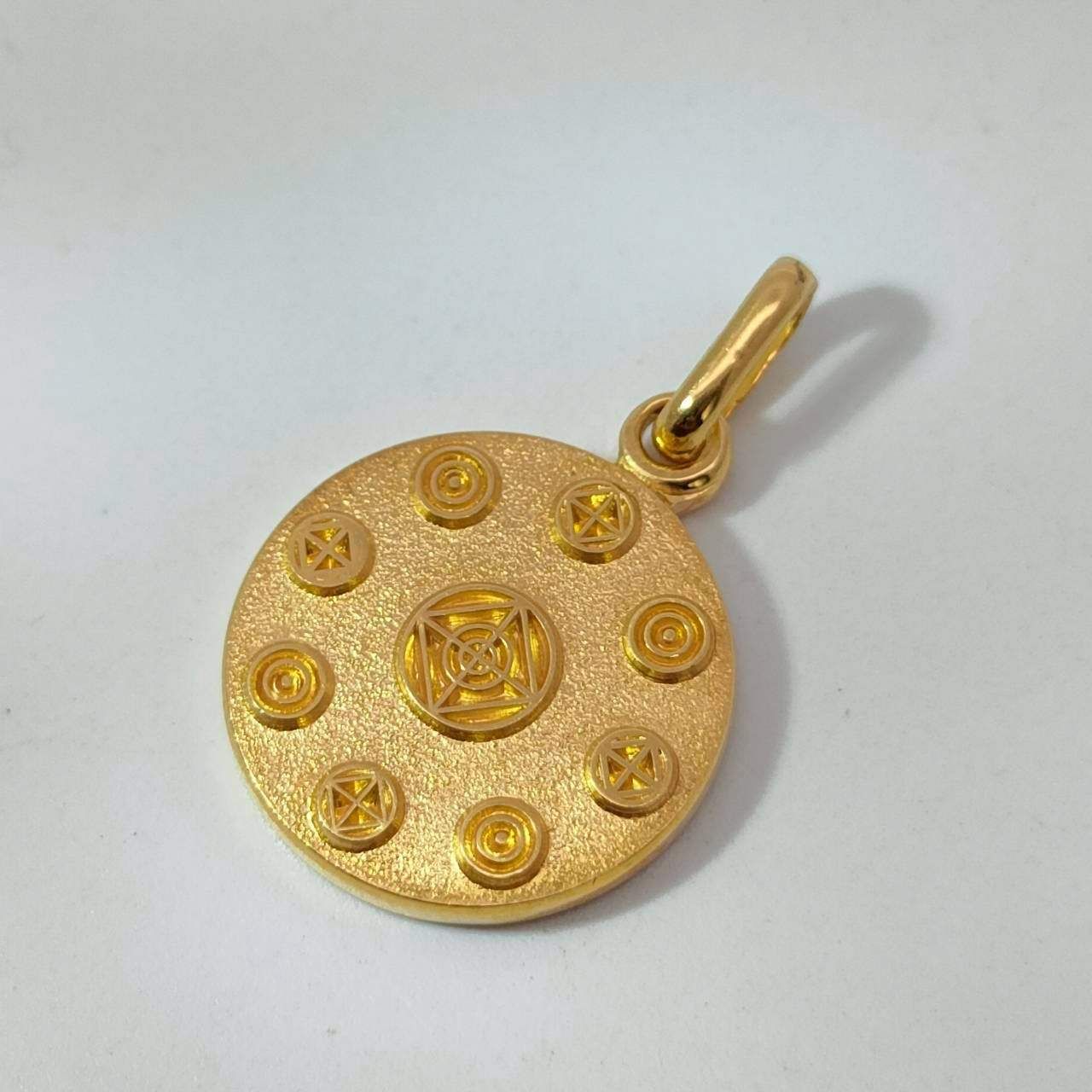 最後のお値下げ‼️18金/24金ペンダントタップ　男/女 18金 K18 パワーアップロゴペンダント トップ 男女兼用 2.35g D707