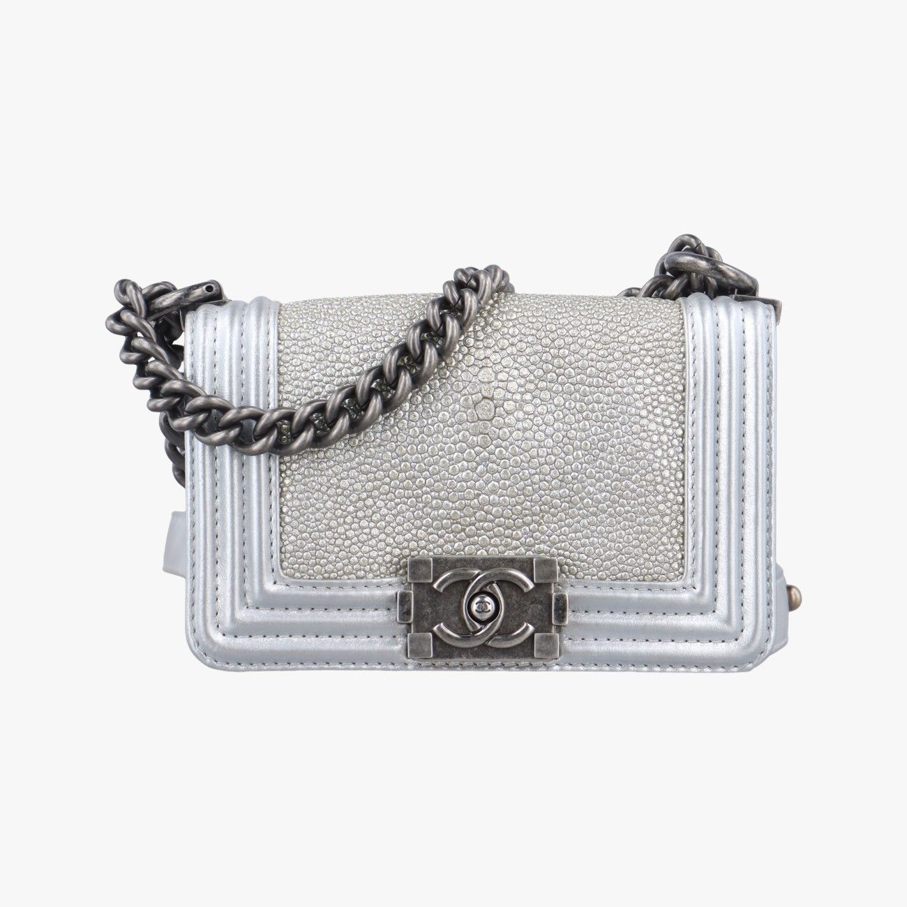 シャネルChanelボーイシャネル シルバー ラムスキン×ガルーシャ スティングレイ A 66230