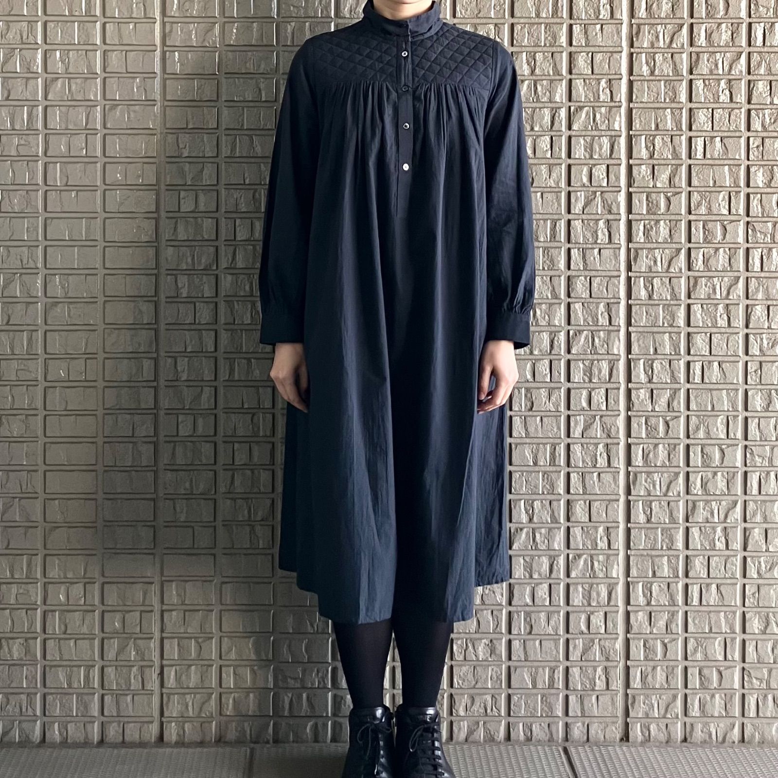 タグ付き 150 dtカディキルトヨークギャザードワンピース シャツワンピース ロング丈 長袖 カディコットン インド製 ネイビー Mサイズ
