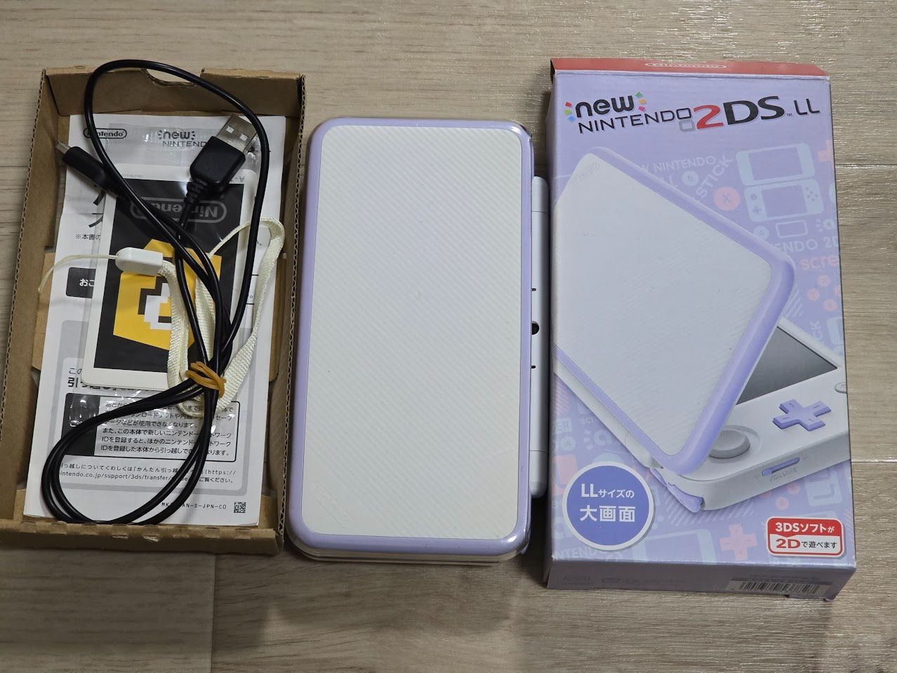 Newニンテンドー2 DS LL ホワイト×ラベンダー ケース付き