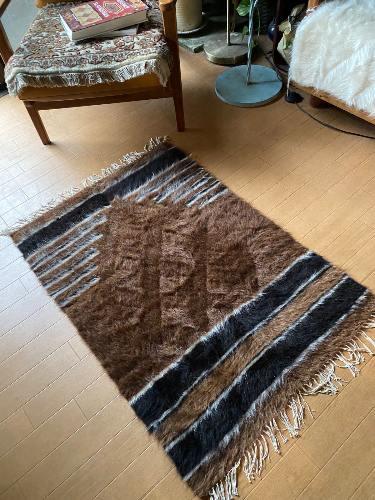 セミアンティークシイルトバッタニイェならではの細かい織とアンゴラ