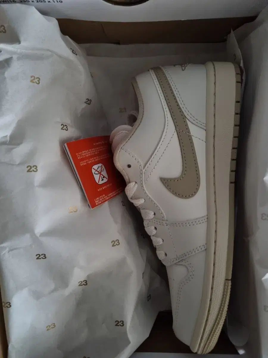 ナイキ エア ジョーダン 1 ロー アイボリー 230