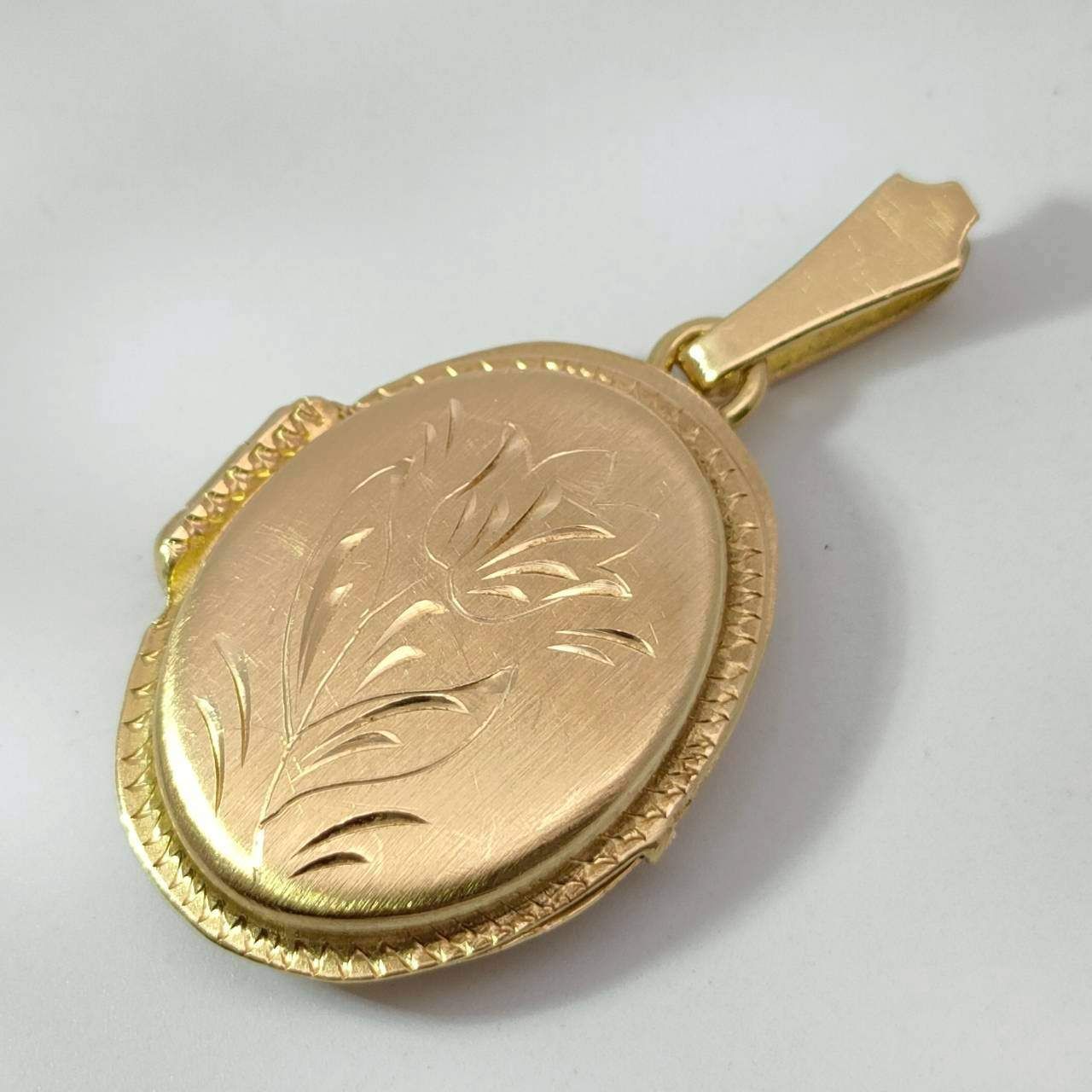 18金 K 18 デザインロケットペンダントトップ 男女兼用 4.75 g D 723