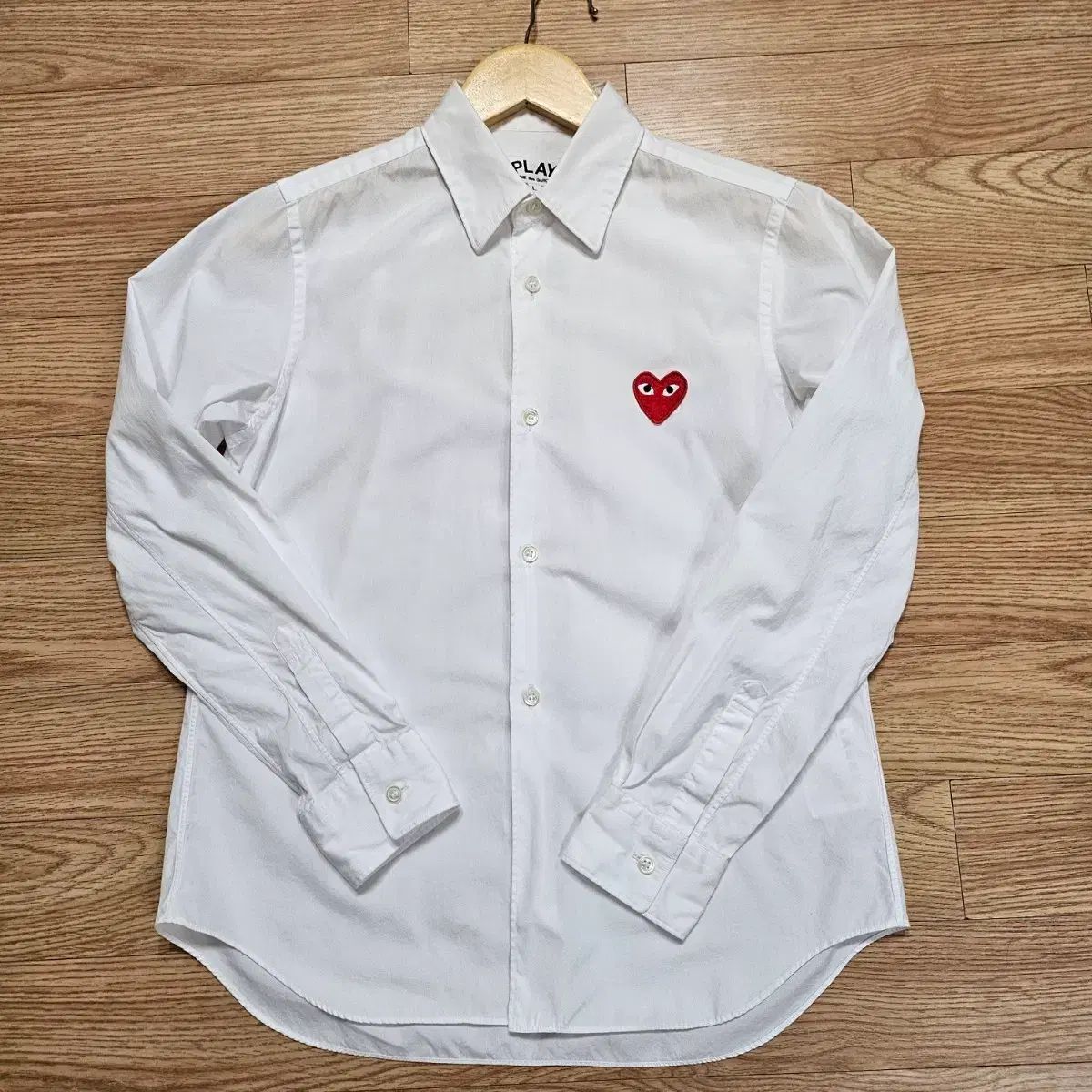 コム デ ギャルソン レッドワッペン 白 シャツ