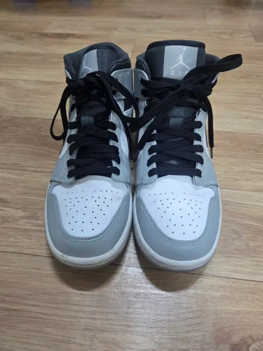 ナイキ エア ジョーダン 1 ハイ ミッド 白 グレー